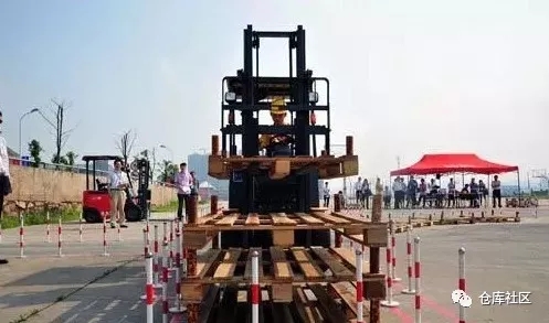 叉車安全作業(yè)注意事項