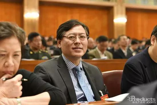 楊元慶：智能化推動(dòng)產(chǎn)業(yè)升級(jí) 倡導(dǎo)效率紅利