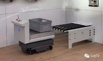 亞馬遜最新倉(cāng)庫(kù)都在用！AGV與傳送帶完美連接神器！