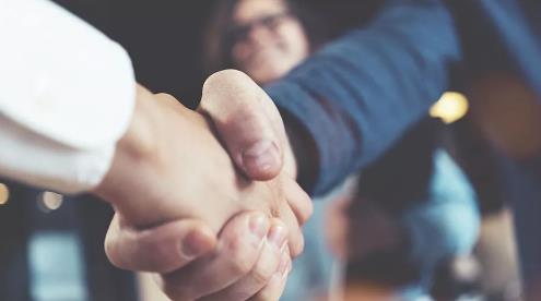 “一代人終將老去，但總有人正年輕。”