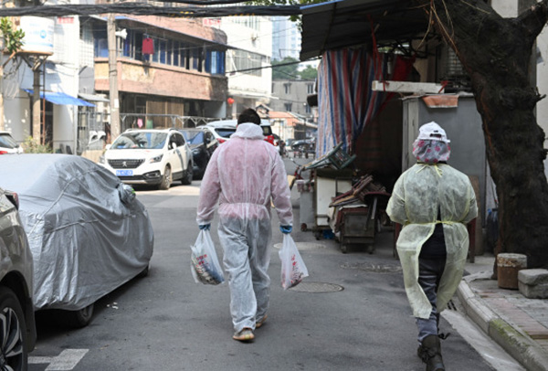 越是困難的時(shí)候，越要咬牙堅(jiān)持