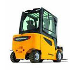 永恒力大型靜液壓驅(qū)動(dòng)叉車(chē)