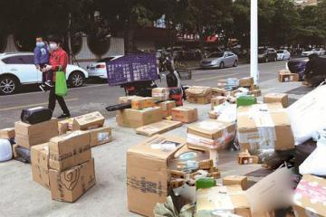 政府已允許外來人員進(jìn)出小區(qū) 外賣快遞為什么還不讓進(jìn)？