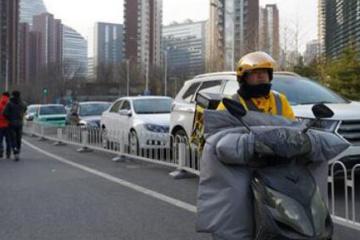 “快遞小哥”融入城市，須從制度層面破題