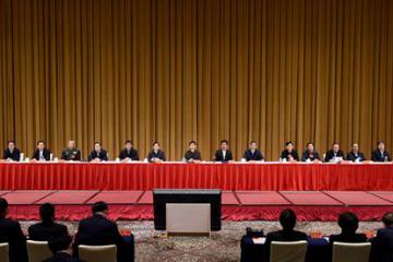 復(fù)工復(fù)產(chǎn)按下“快進(jìn)鍵”（統(tǒng)籌抓好改革發(fā)展穩(wěn)定各項工作）