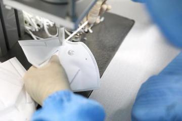 鐘南山要買2000只N95口罩被拒，上?？谡謴S：不賣，捐！