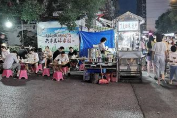 地攤經(jīng)濟(jì)出現(xiàn)一放就亂的情況，應(yīng)該怎么辦