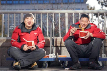 快遞公司怪像：?jiǎn)瘟吭黾樱杖胱兊?，還有“黑馬”來攪局，為什么