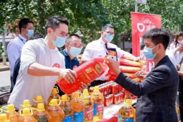 滴滴發(fā)2億元司機(jī)獎勵 17城送大米糧油