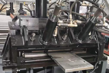 倉儲式貨架層板生產(chǎn)設(shè)備的應(yīng)用！