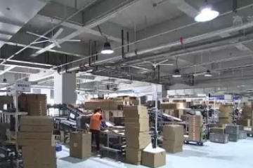 8月全國(guó)快遞業(yè)務(wù)量達(dá)94.3億件 快遞網(wǎng)絡(luò)將打造成制造業(yè)“移動(dòng)倉(cāng)”