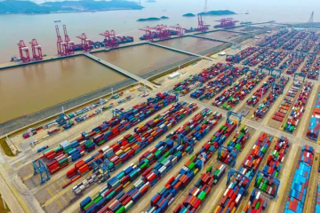 美元走強(qiáng)，人民幣大跌超過(guò)500點(diǎn)，有利于出口？資金會(huì)撤離嗎？