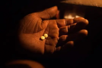 布洛芬黑馬背后，有一個(gè)資本大佬