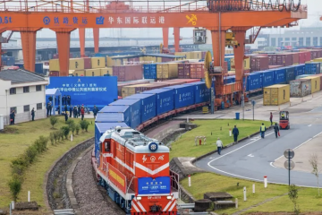 中歐班列、西部陸海新通道班列、中老班列……如何發(fā)展通道經(jīng)濟(jì)？