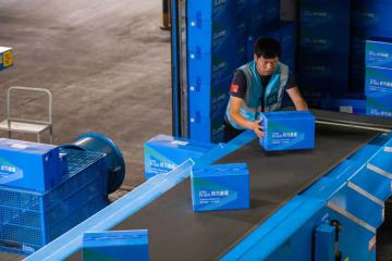 安徽省阜陽(yáng)市市場(chǎng)監(jiān)管局開(kāi)展快遞物流領(lǐng)域計(jì)量專項(xiàng)檢查維權(quán)“旋風(fēng)”行動(dòng)