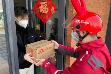 京東物流供應(yīng)鏈?zhǔn)聵I(yè)部在廣東啟動首個電商服飾專倉