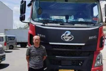 突破低運價困局，李師傅為乘龍H5超輕版LNG牽引車點贊