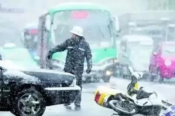 河南一場暴雪，25萬新能源車主“若有所思”，取代燃油車成為鬧劇