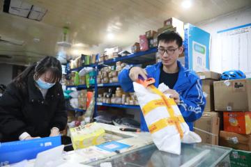 四川觀察：跟著小哥送年貨，感受中通新變化