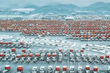 為了賣卡車，他們做起物流.......