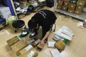 快遞新規(guī)實(shí)施兩個(gè)月，這個(gè)地方送貨上門仍難實(shí)現(xiàn)