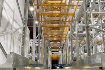 智世機(jī)器人：聚焦托盤式四向穿梭機(jī)器人在倉儲無人化場景應(yīng)用