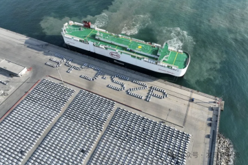 新能源車企有了自己的滾裝船，比亞迪“開拓者1號(hào)”抵歐