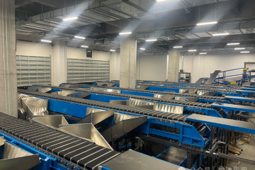 菜鳥大小件共分神器曝光，自研“直線窄帶分揀機”開啟批量應用