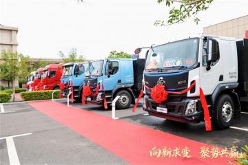 乘龍之夜關(guān)公故里啟幕，明星車型助卡友高效創(chuàng)富！