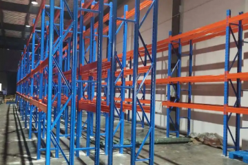 隨著倉儲(chǔ)需求的多樣化，富陽橫梁貨架也在不斷改進(jìn)