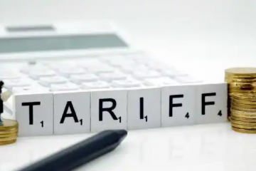 特朗普關(guān)稅傷害了誰(shuí)？商品價(jià)格成本飆升，消費(fèi)者買(mǎi)單還是企業(yè)求豁免？