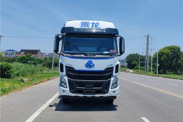 乘龍H5電動(dòng)飼料車以鋼筋鐵骨硬核護(hù)航飼料運(yùn)輸