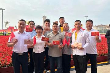 美團、京東、餓了么外賣小哥，集體參加閱兵觀禮，太震撼了