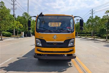 移動(dòng)的安全堡壘：乘龍100K防撞緩沖車打造養(yǎng)護(hù)作業(yè)終極防護(hù)