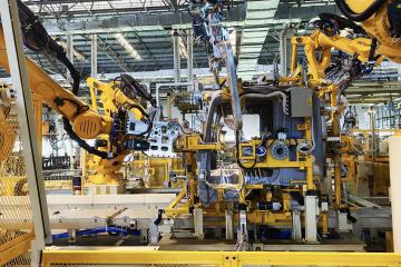 埃斯頓登頂中國工業(yè)機(jī)器人市場(chǎng)，汽車焊裝應(yīng)用彰顯硬實(shí)力