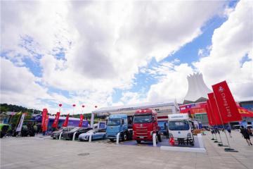 乘龍全正向新能源重卡東博會(huì)首秀，擎動(dòng)?xùn)|盟綠色智慧物流