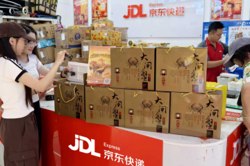 京東開(kāi)辟大閘蟹口岸自提點(diǎn)，供香港市民“尋鮮”