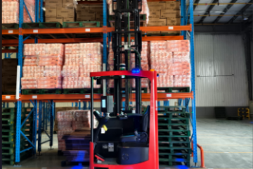 智慧物流“秀操作”海口美蘭國際機(jī)場首臺AGV無人叉車試運行