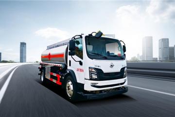 乘龍L2 10.2方加油車：歐標(biāo)合規(guī)運力，助力卡友危運創(chuàng)收益