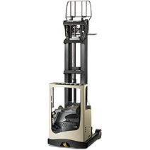 美國科朗叉車(CROWN)4500磅普通座駕前移式窄通道叉車