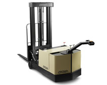 美國(guó)皇冠叉車(CROWN)2000磅步行式全自動(dòng)電動(dòng)堆高機(jī)