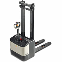 美國(guó)皇冠叉車(CROWN)2500-3000磅步行式全自動(dòng)電動(dòng)堆高機(jī)