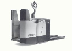 美國(guó)科朗(CROWN)WP2335S-2.0t站駕式電動(dòng)托盤(pán)搬運(yùn)叉車