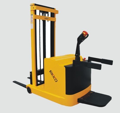 經(jīng)濟(jì)型平衡重全電動堆高車EK系列