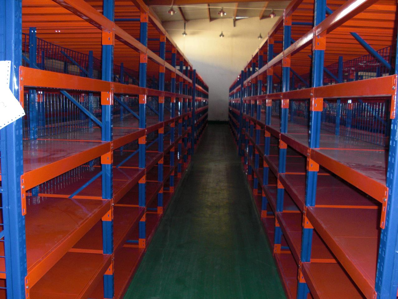 北京久威貨架為您提供結(jié)實中型貨架