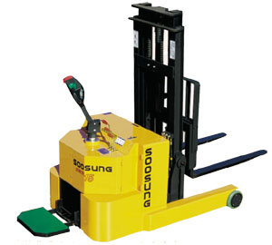 電動前移式叉車