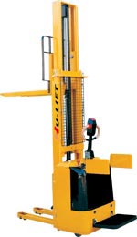 全電動堆高車?。疲有? width=