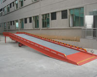 電/手動式移動動登車橋 
