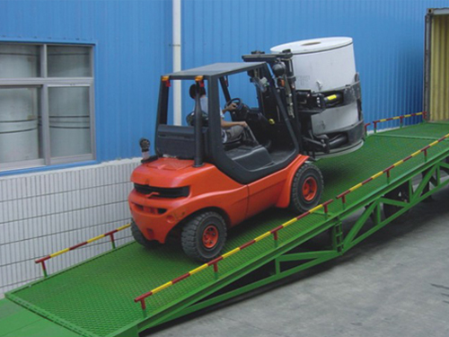 手動式移動登車橋  東莞 達(dá)成 