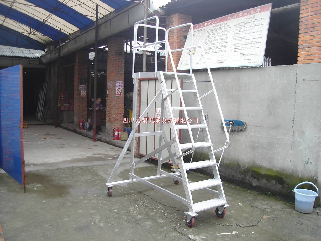 廠家批發(fā)自制鋁合金平臺(tái)扶手梯